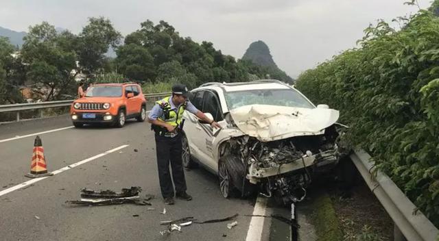 梅陇地区发生的车祸事故现场纪实